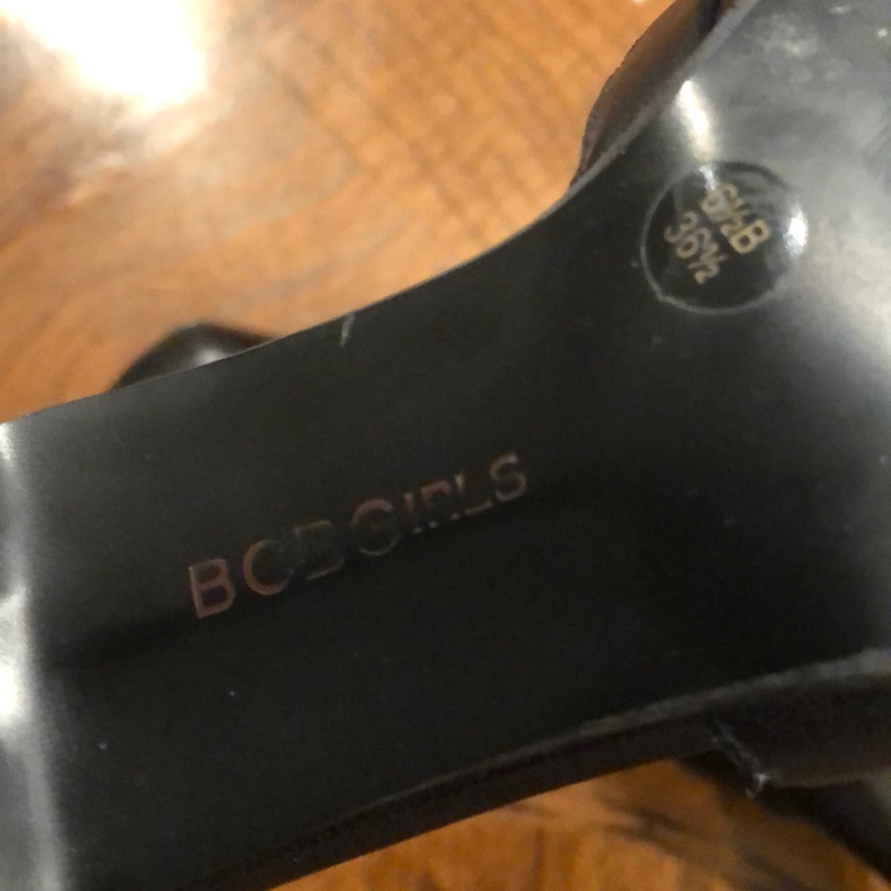 BCBG Girls heels pointy toes black leather Sz 6.5 - Picture 6 of 8